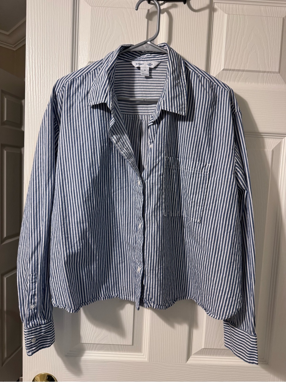 Old Navy Cropped Striped Blue & White Button-Up Shirt